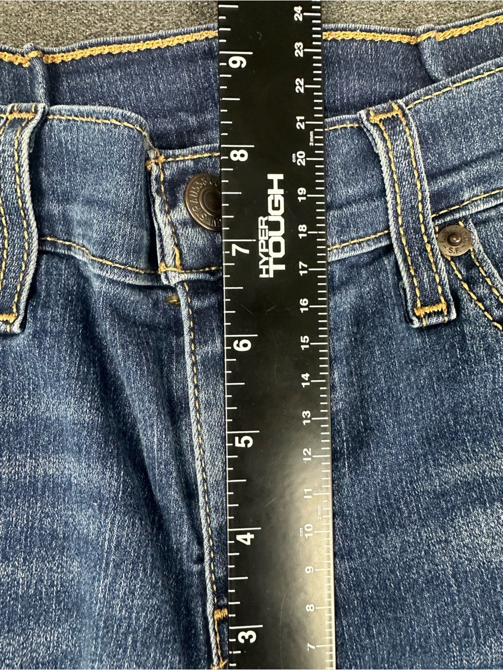 Levi’s Medium Wash Stretch Cuffed Denim Shorts Women’s 26 Mid Rise - Picture 7 of 15